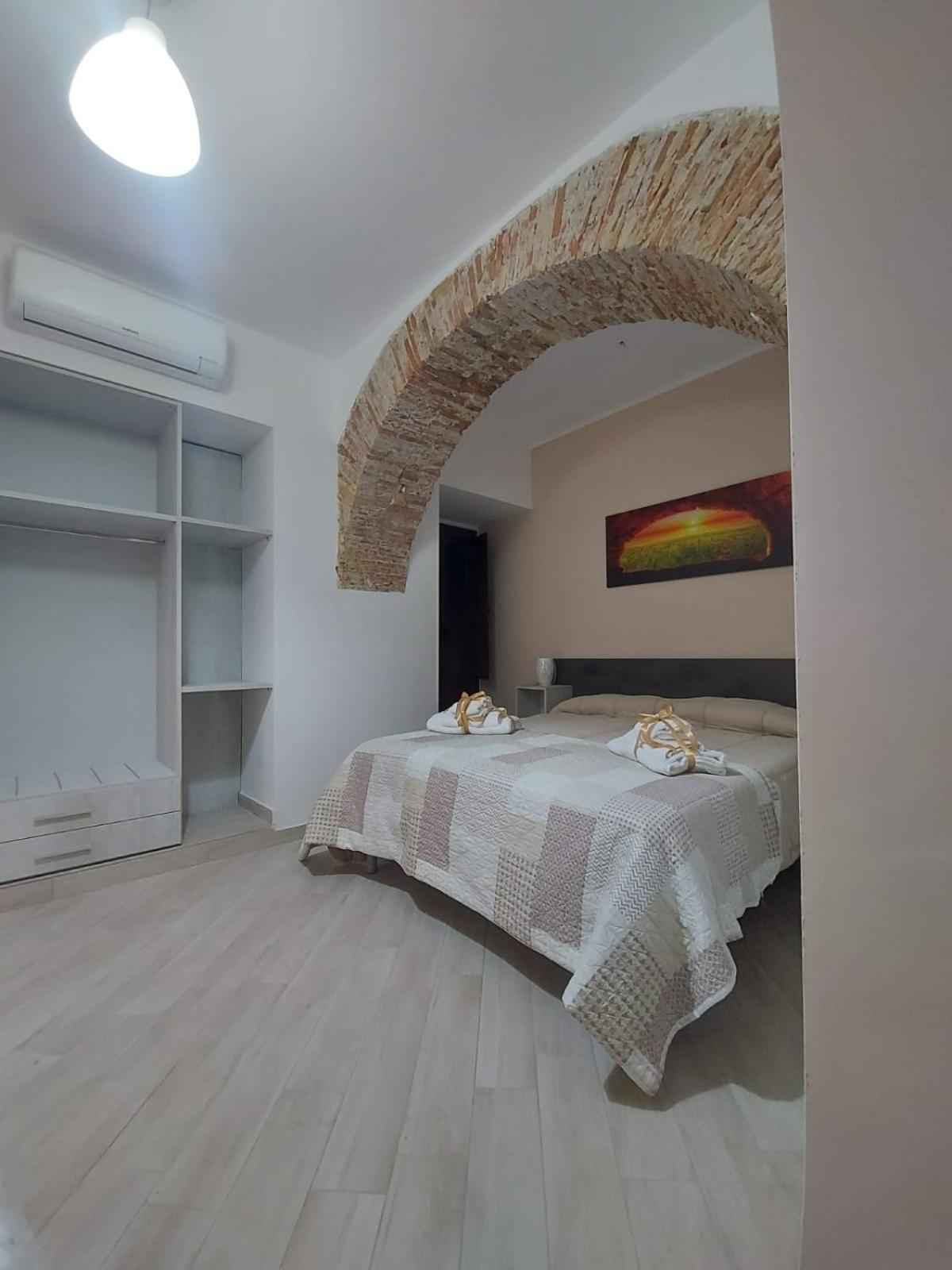 Kalgheros Luxury Rooms Agrigento Bagian luar foto
