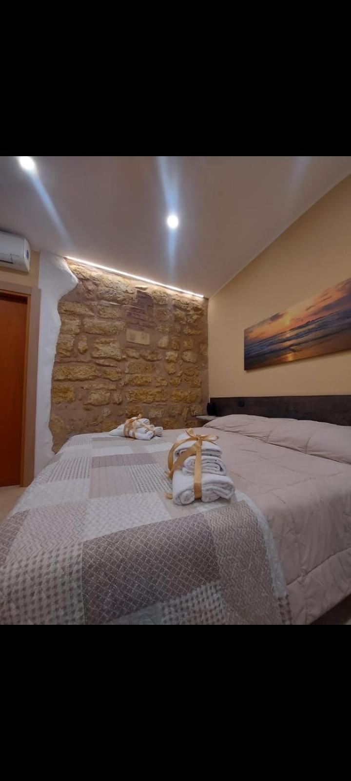 Kalgheros Luxury Rooms Agrigento Bagian luar foto