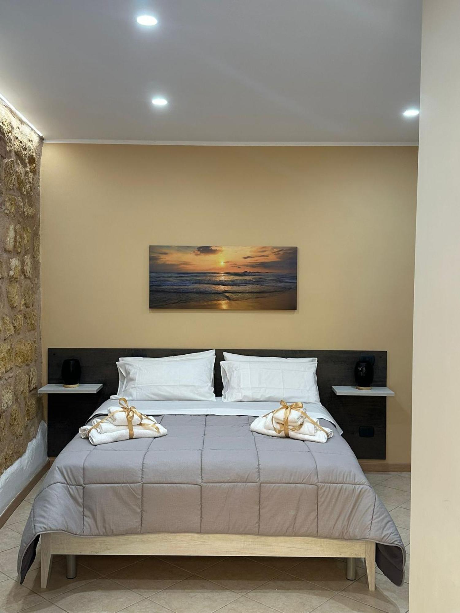 Kalgheros Luxury Rooms Agrigento Bagian luar foto